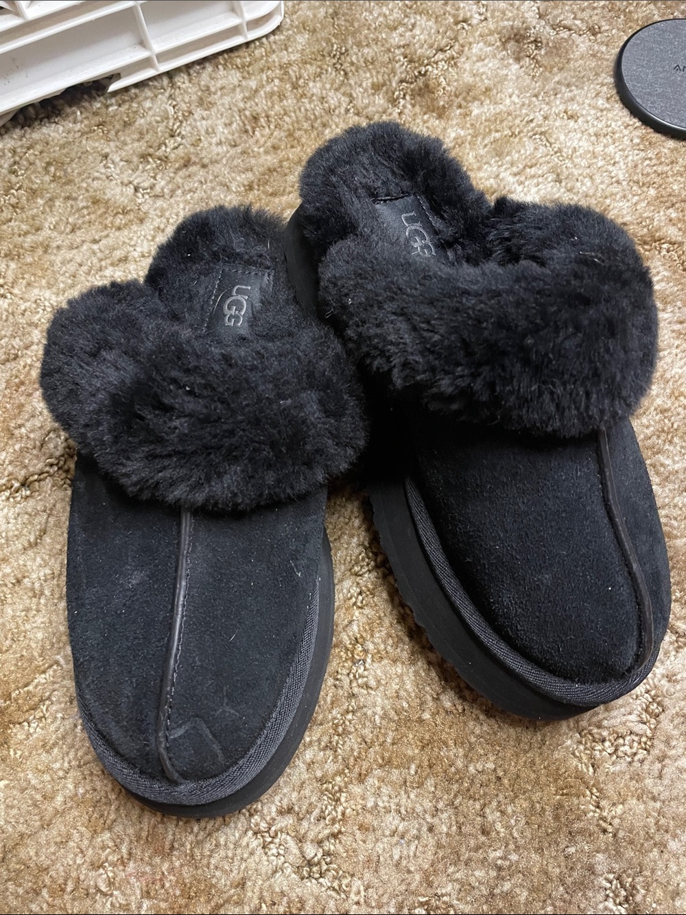 UGG‎ Disquette Black Furry Slippers Size 6 Woman’s